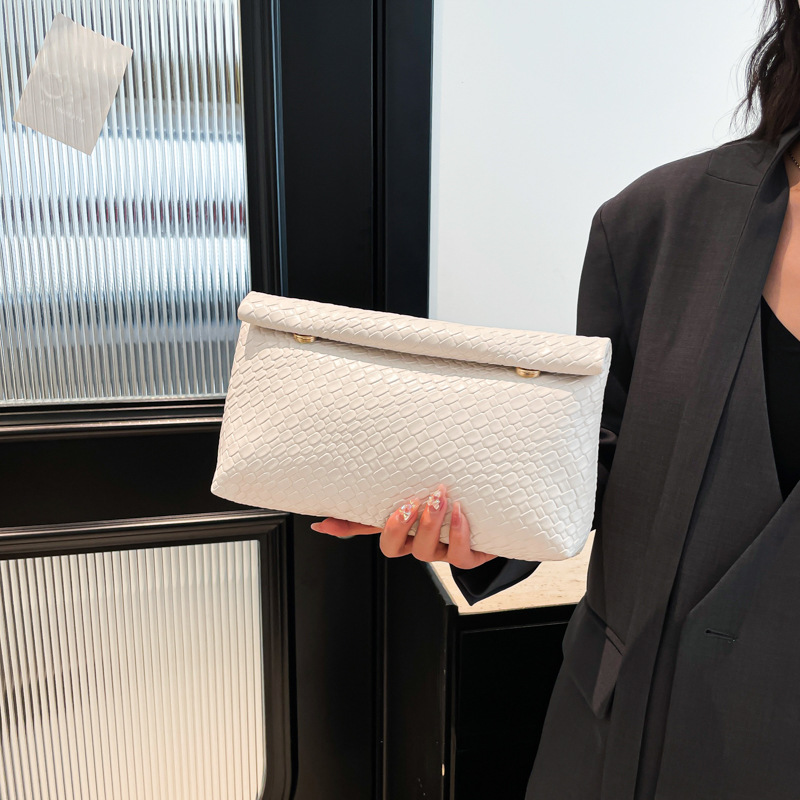 Versión coreana del bolso de mano de moda de gran capacidad 2025 nuevo bolso de sobre rizado simple de tendencia bolso de mano de temperamento de moda