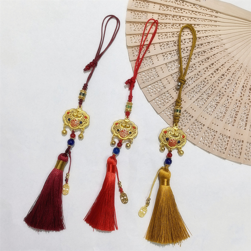Cinnabar Car Hanging Amulet for Good Luck and Safety, New Year Red Gold-Eating Beast Lucky Cat Car Hanging Ornament Wholesale