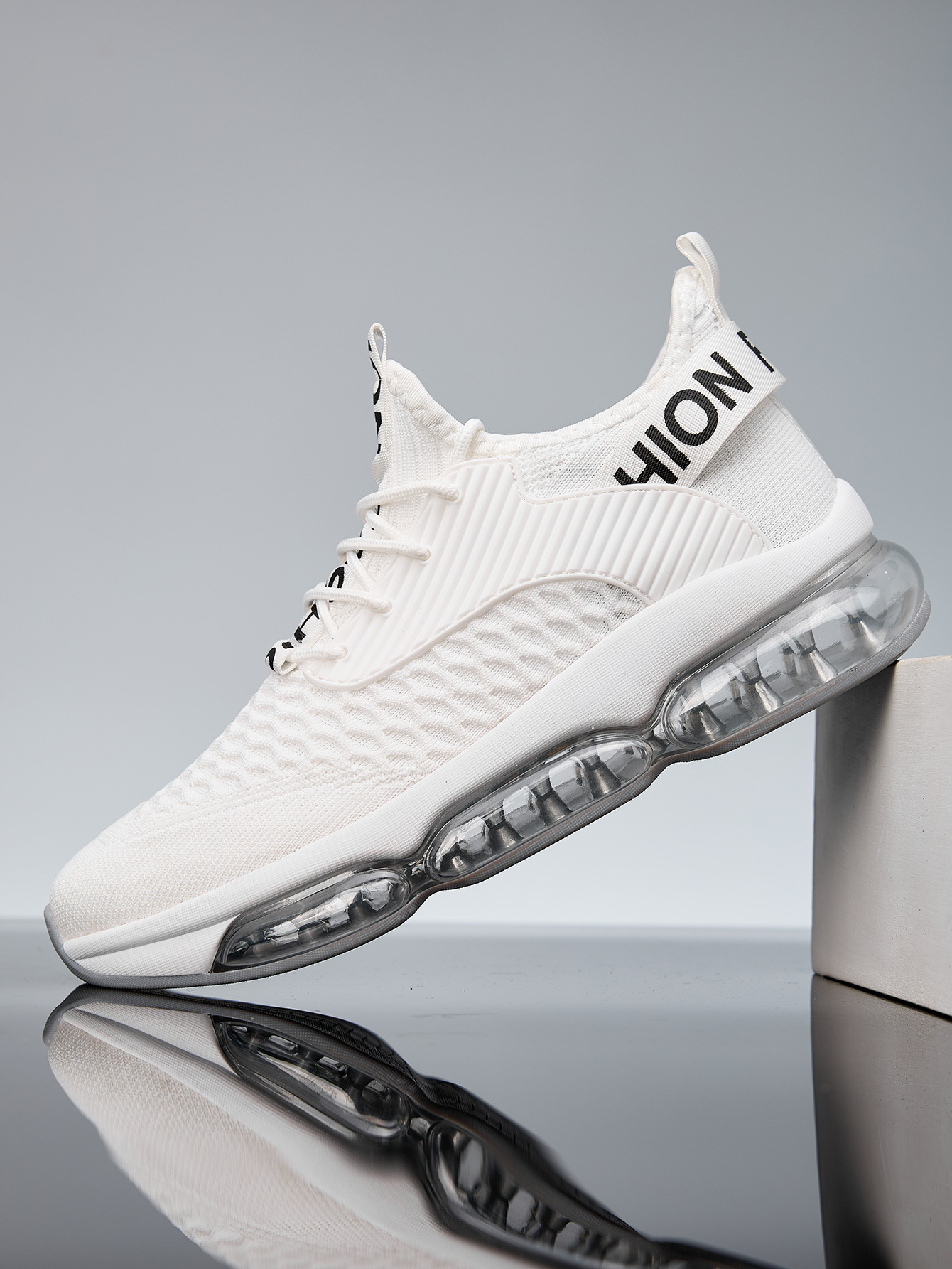 Breathable White Mesh Running Shoes For Men With Air Cushioning_voghion.com