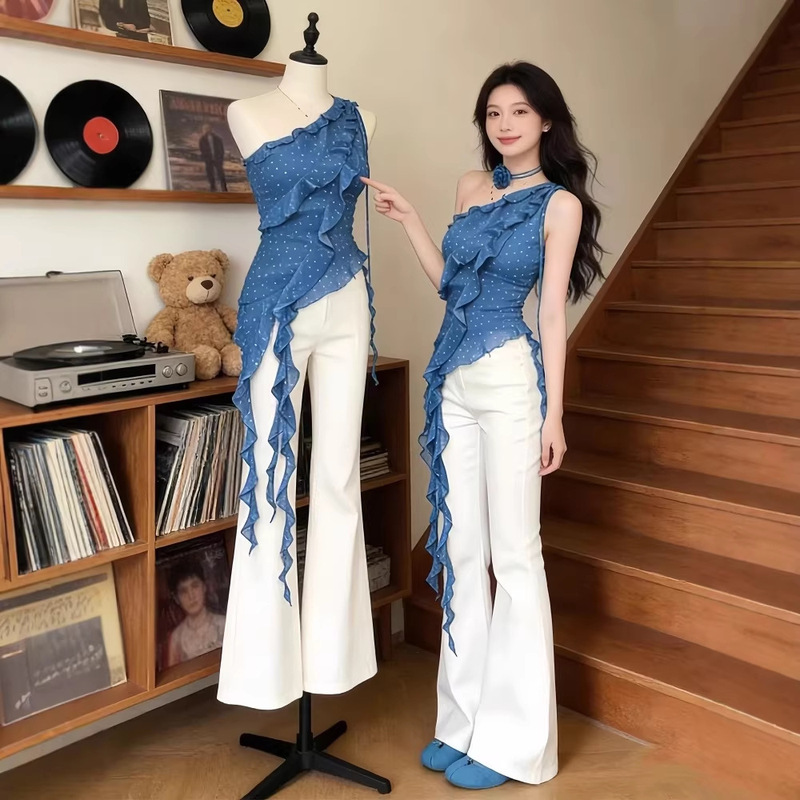 Stylish Two-Piece Ootd, Beautiful Design Jeans, New Outfit, Complete Set, Summer Ruffled Top Stylish Two-Piece Ootd, Beautiful Design Jeans, New Outfit, Complete Set, Summer Ruffled Top