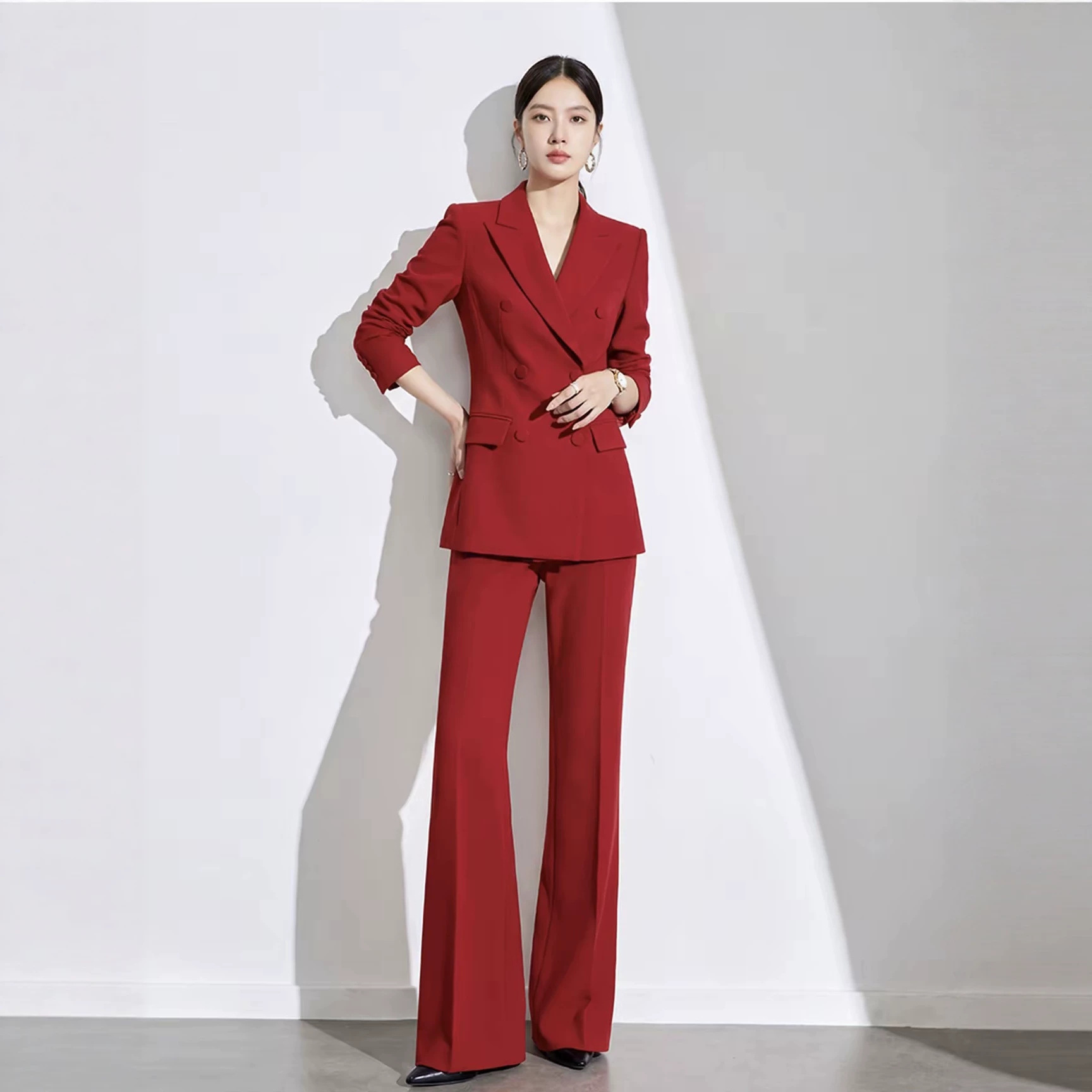 2026 new double-breasted high-end women's red suit set, stylish and elegant, exuding a goddess-like aura