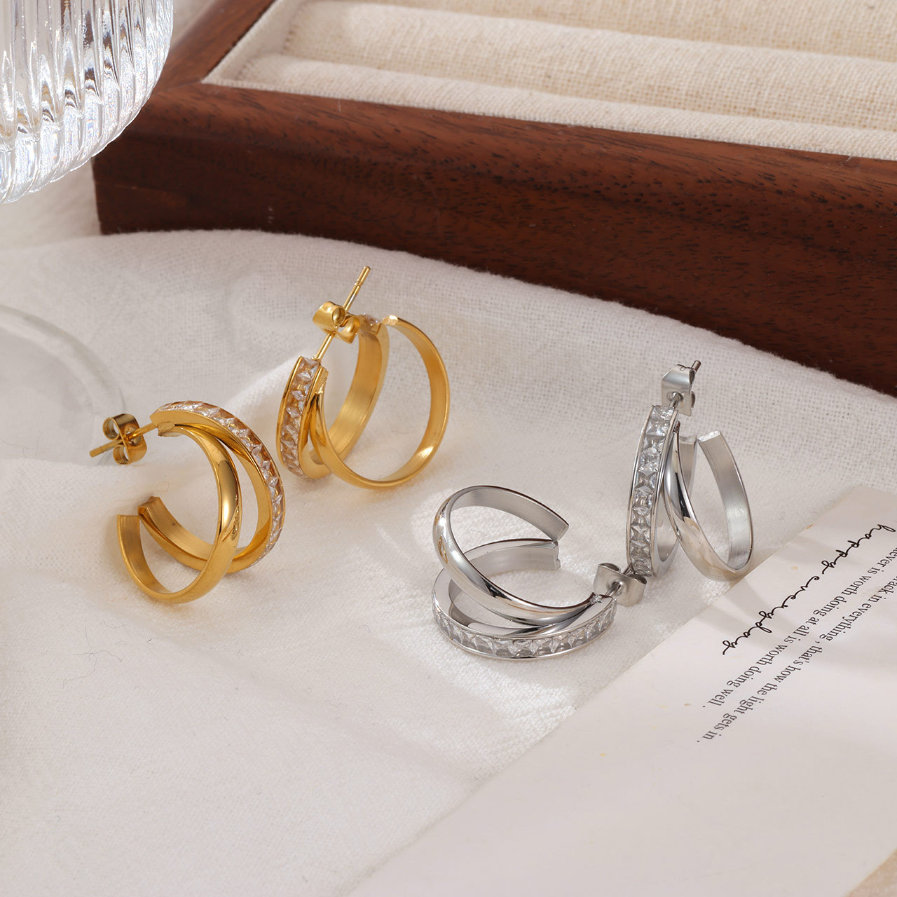 European and American Fashion Retro Inlaid Zircon Elegant Earrings New Fashionable Internet Celebrity Cold Wind Earrings Advanced Sense Earrings for Women