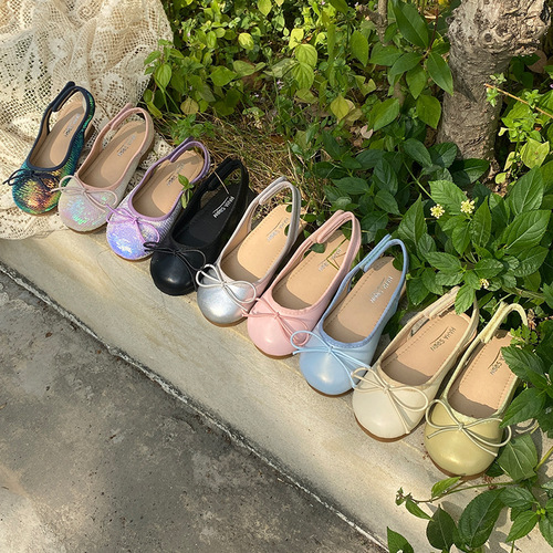 Korean girls' small leather shoes, shiny princess shoes, 2024 spring and summer new girls' performance shoes, soft sole half sandals