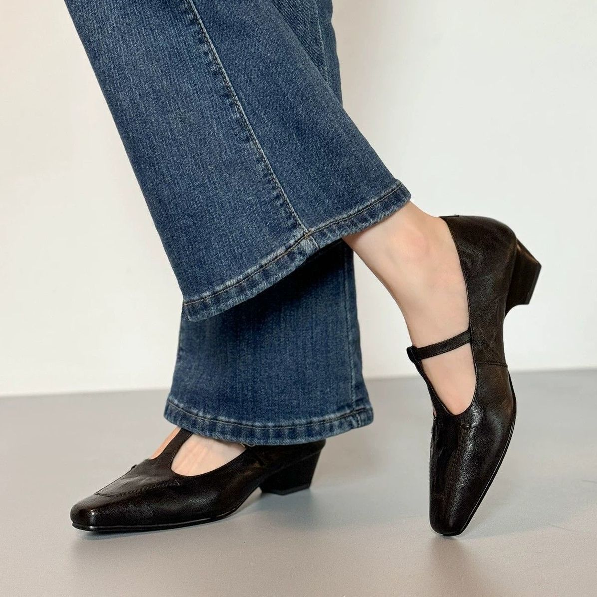 2026 retrógrado correa de T delgada zapatos de mujer simple elegante zapatos de tacón bajo zapatos de viaje