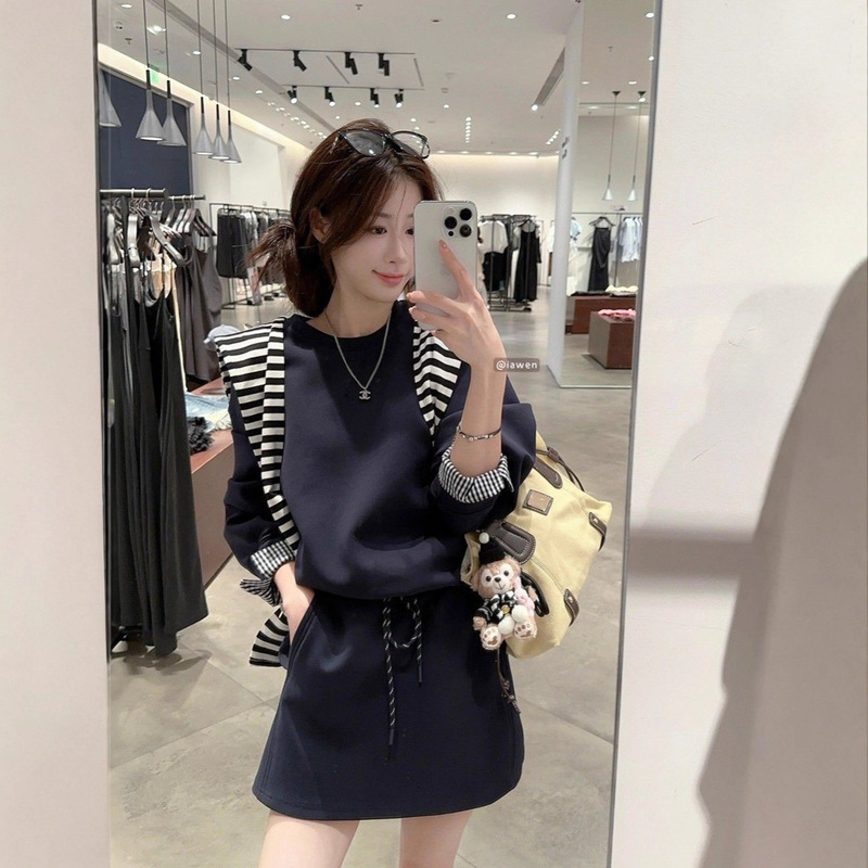 灰色松弛感休闲卫衣套装裙女2025秋季新款韩系条纹披肩短裙两件套|undefined