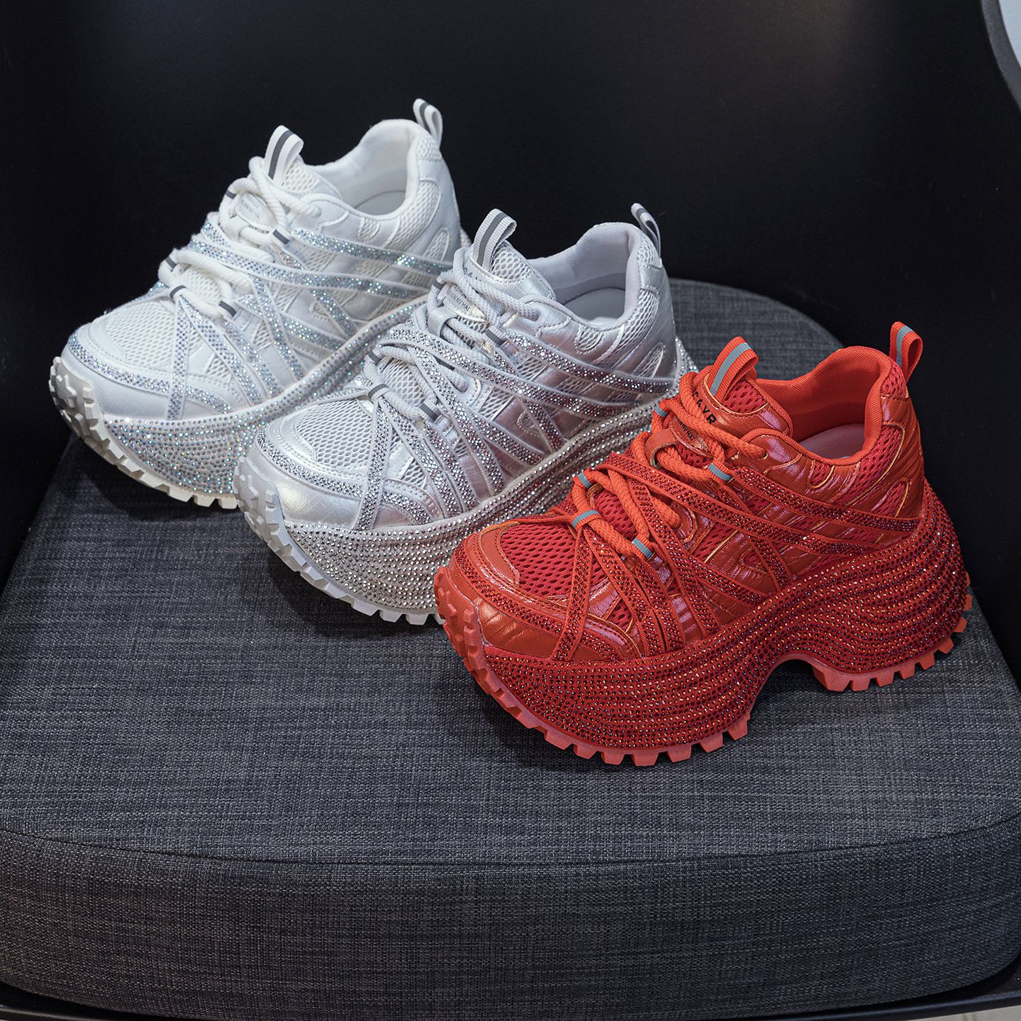 Giày sneaker nữ đế dày phong cách dad shoes, gót 5 cm, đính đá lấp lánh — Đỏ 5052, Xám 5052, Be 5052