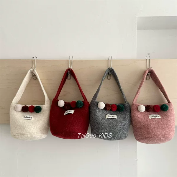 New autumn and winter Korean-style children's knitted bucket handbag with pom-pom decoration, open-top, stylish and versatile casual handbag