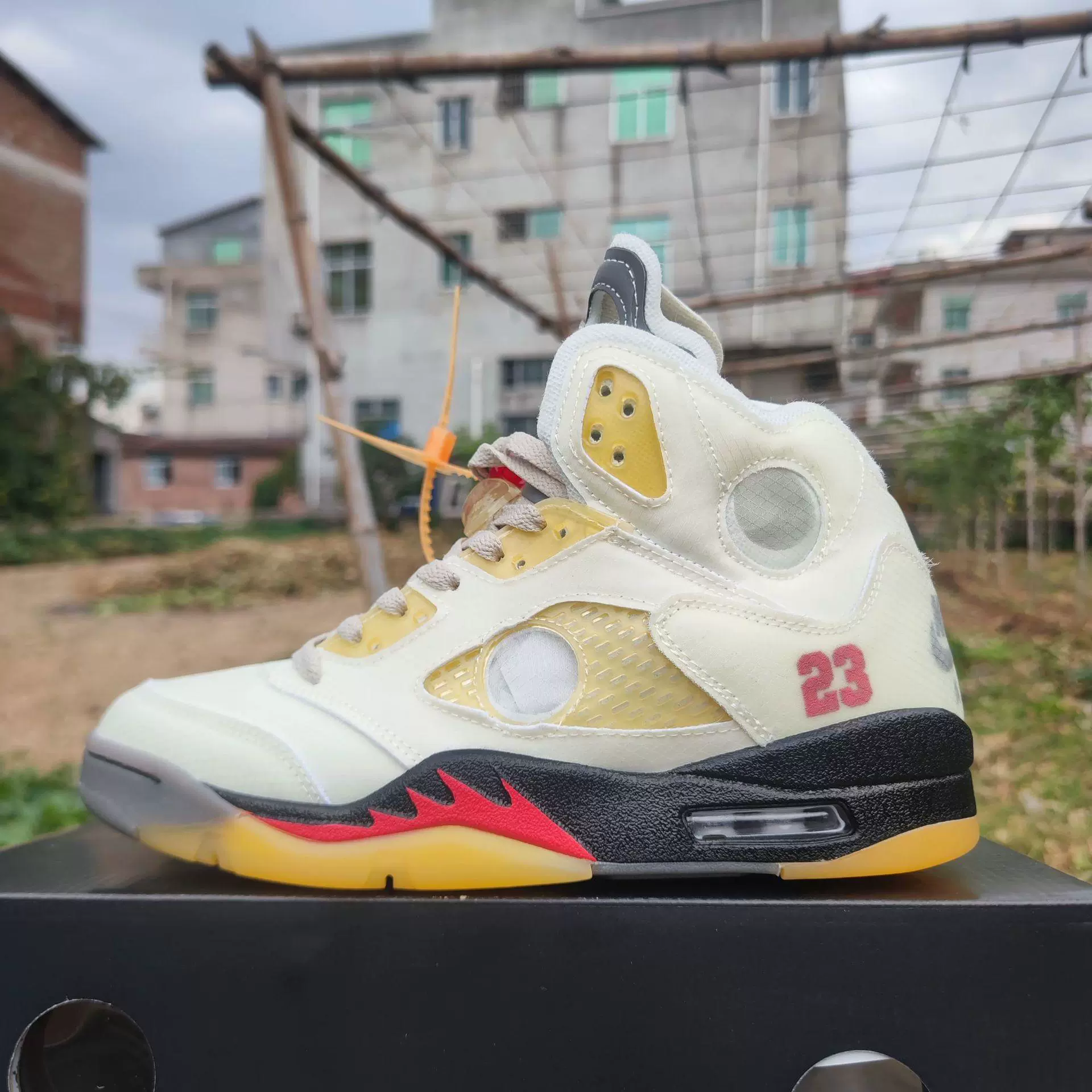 Putian Pure Original Shoes Aj5 White and Blue Candy Bull Chameleon Black Yellow Black Gray Mandarin Duck Joe 5 Sports Men's and Women's Basketball Shoes