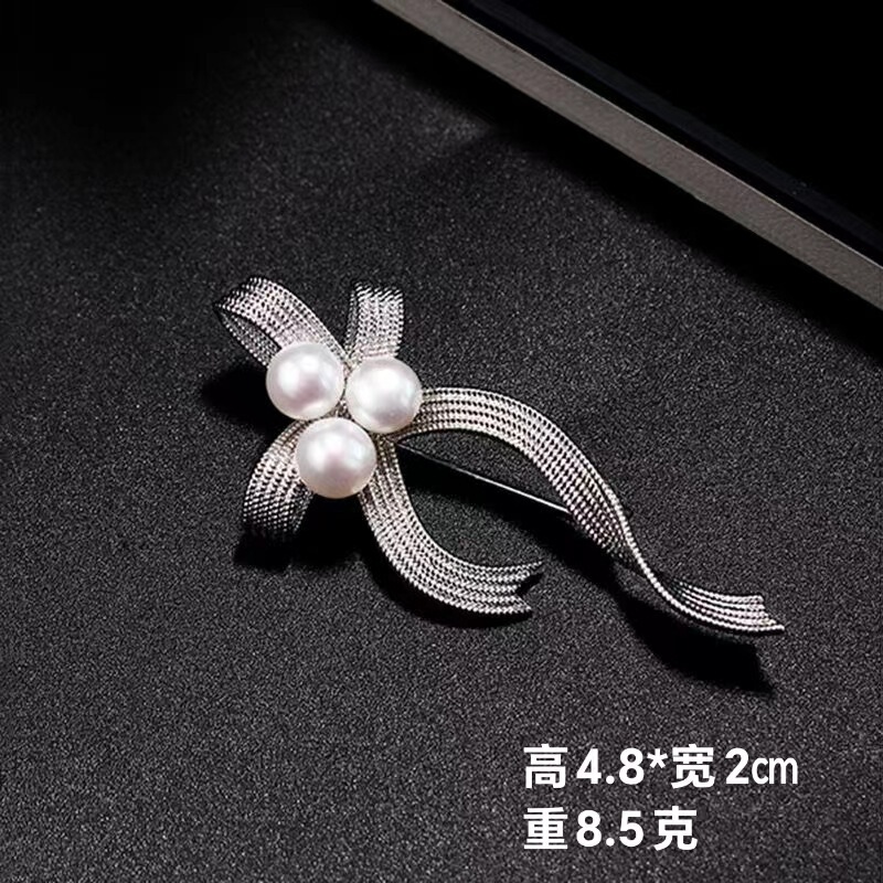 新商品の高級ブローチの軽い豪華なスーツのコートの胸の花、日韓の気質のピンの大気の百合の精巧な個性の装飾|undefined