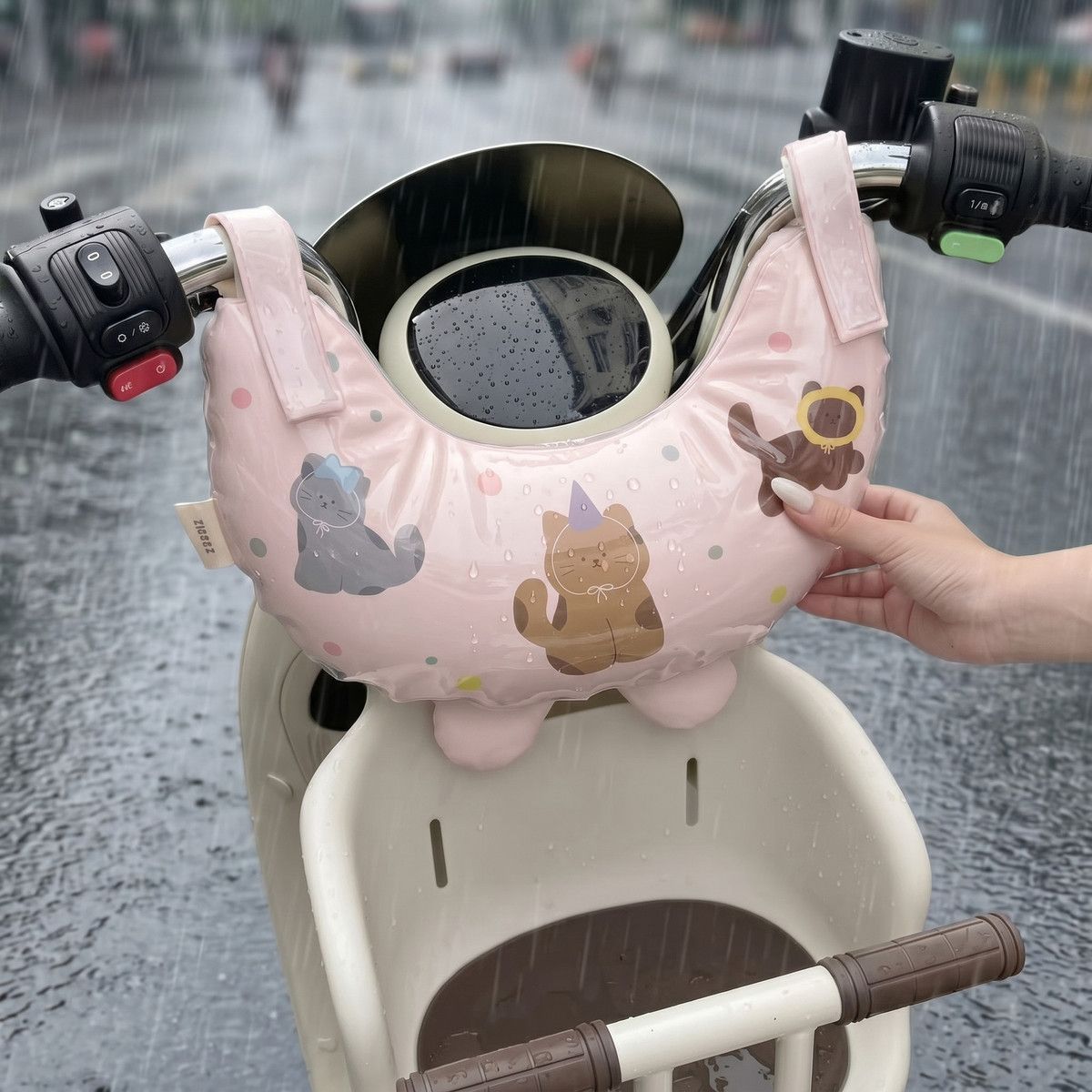 Children's electric vehicle four-season anti-collision head protector, waterproof soft cushion, universal front-mounted baby seat for electric bikes