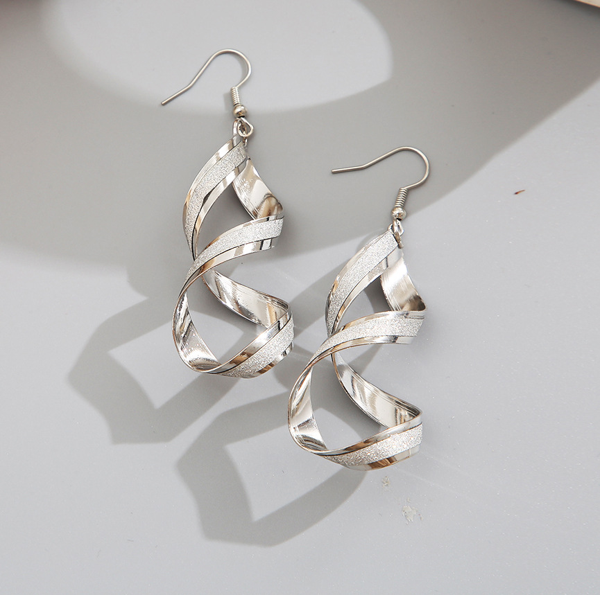 Leaf Butterfly Creative Personality Fashion Hollow Metal Leaf Earrings display picture 3