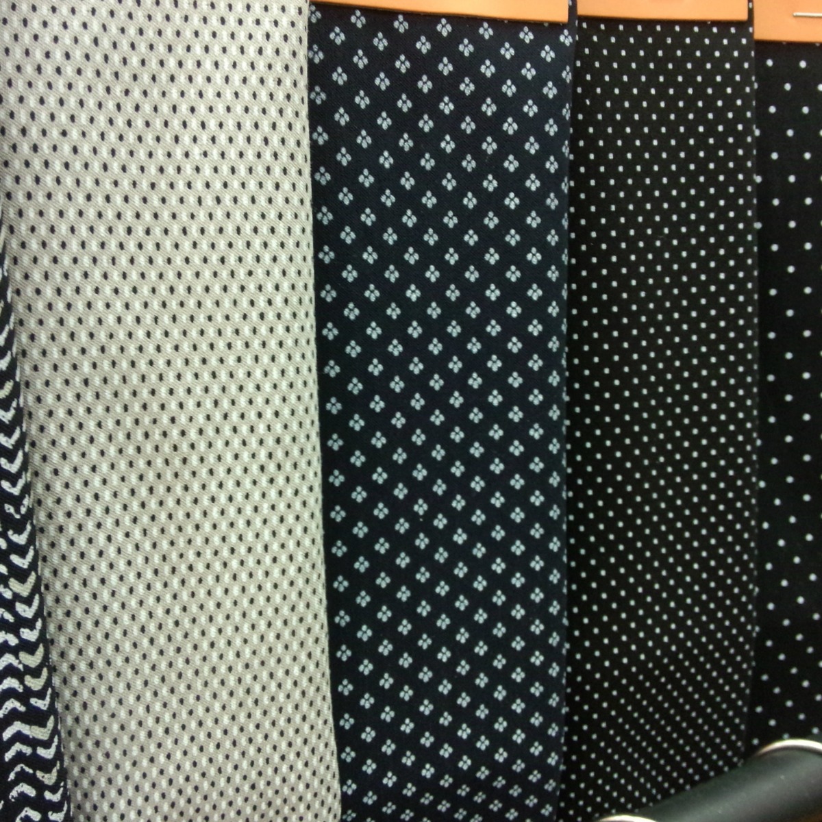 专业N/R经弹罗缎染色印花  活性染色  品质优良