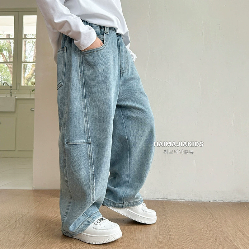 Детская одежда Haima, новинка зимы 2025: стильные джинсы для мальчиков в корейском стиле, модные широкие брюки, флисовые брюки-сабля, теплые.