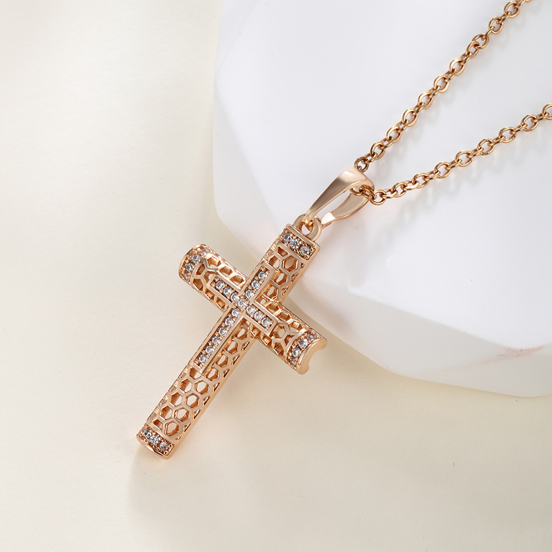 Xuping bronce dorado micro-cristalino piedra hueco colgante de cruz colgante nicho europeo y americano hip-hop personalidad colgante para hombres y mujeres