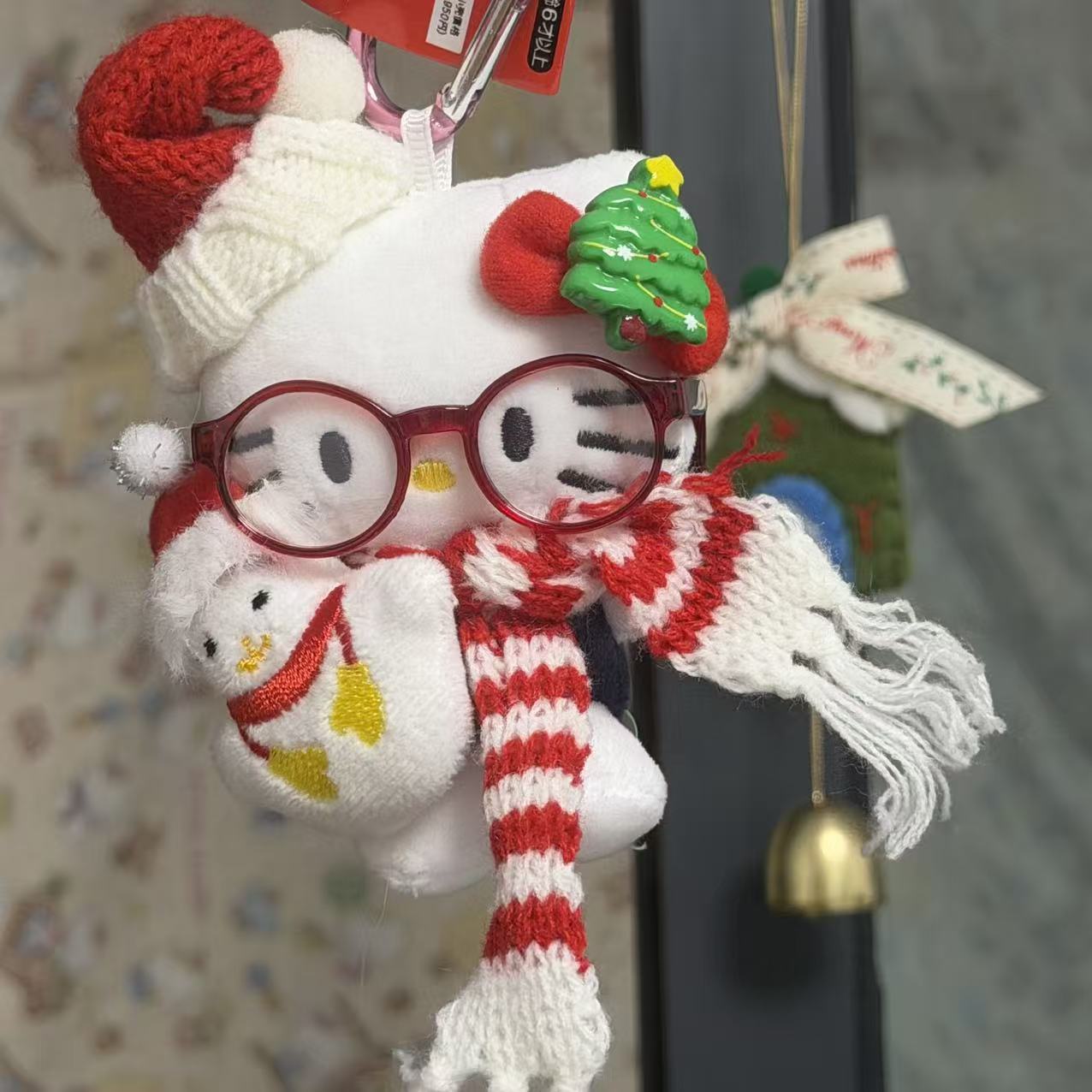 黒麦わら帽子キティ帽子ベビーペンダントラブバックル人形人形かわいいヘップバーンスタイルペンダントキーホルダー