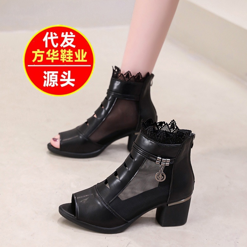 2026 verano nuevo estilo universal zapatos de tacones gruesos zapatos de malla de mujer transpirable hueco hueco hueco zapatos de tacones de mujer