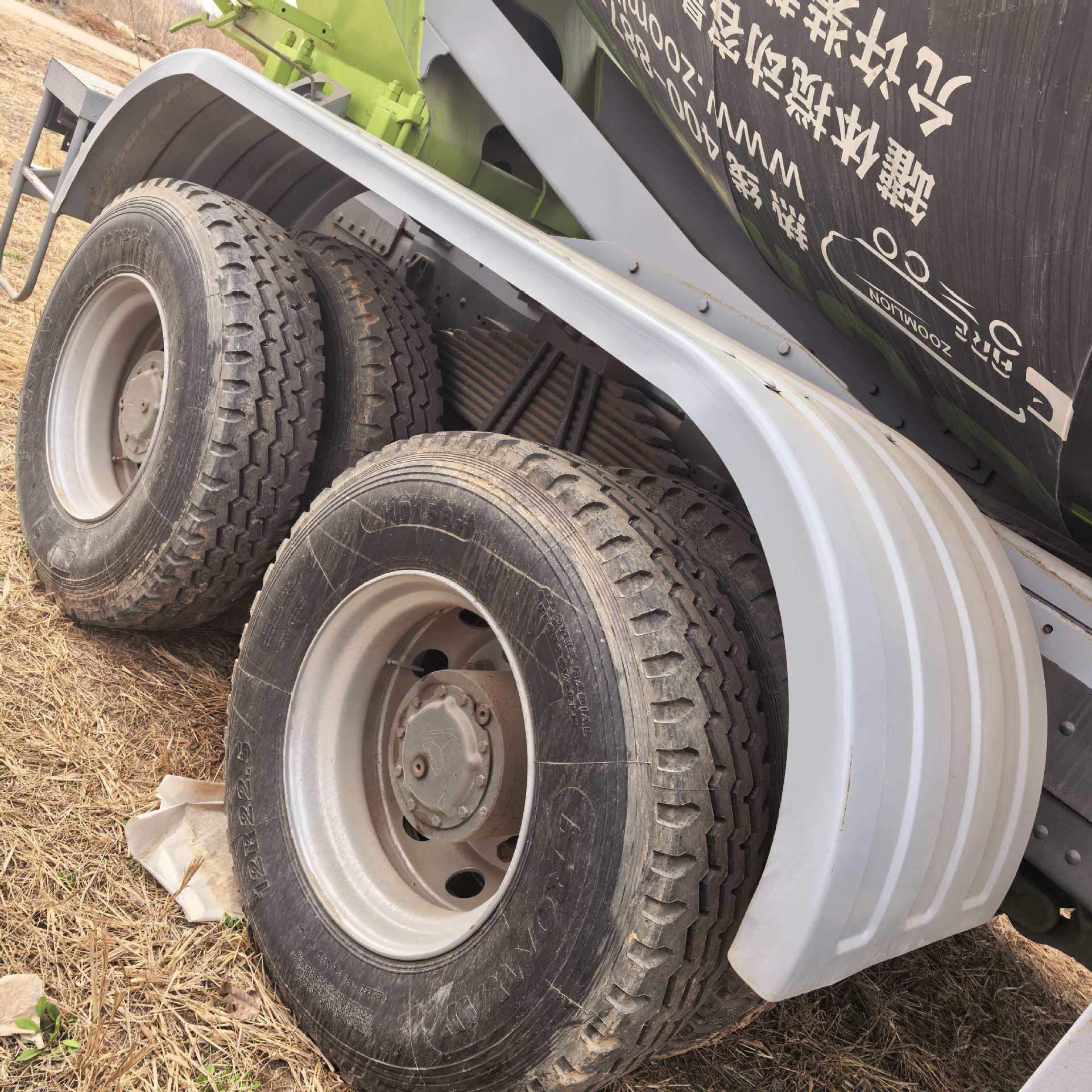 Exported Sinotruk Howo 12-Cubic Meter Mixing Tank, 90% New, Zoomlion Heavy Industry Tank Body, 12-Cubic Meter Sinotruk Howo Mixing Tank