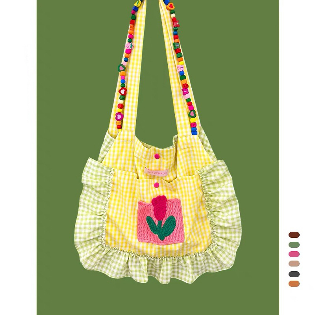 녹색과 노란색 체크무늬 튤립의 대형 버전