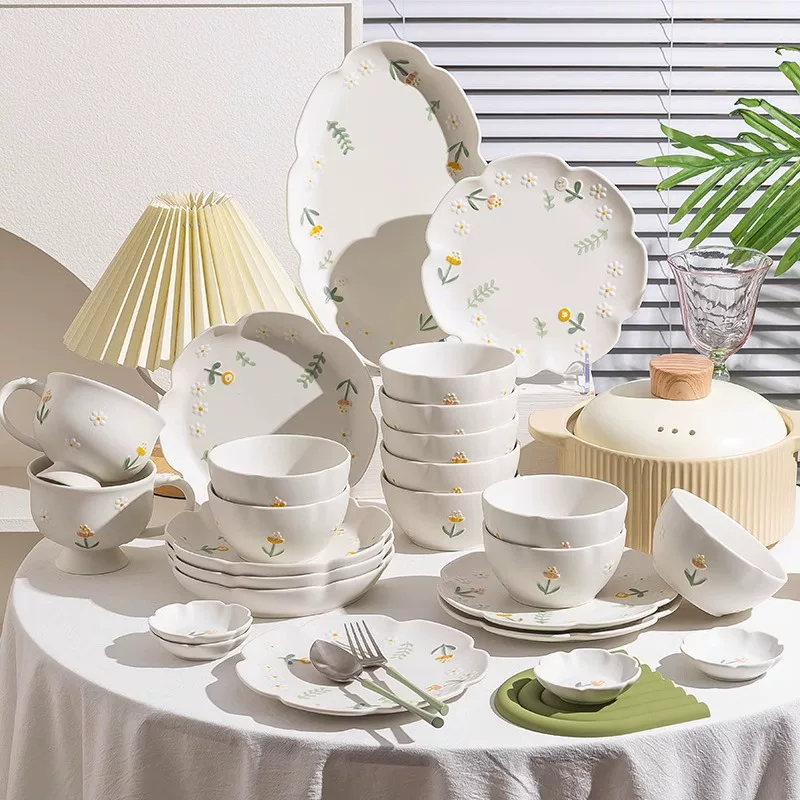 Ceramic Tableware 2023 Collection, High-Quality Relief Daisy Design for Home Dining
