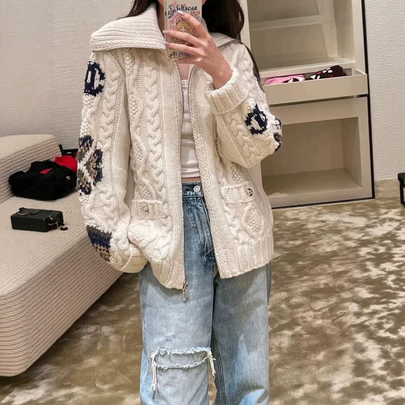 High-end Double C autumn and winter new product, elegant and casual style, chunky cable knit zip-up cardigan jacket for women High-end Double C autumn and winter new product, elegant and casual style, chunky cable knit zip-up cardigan jacket for women