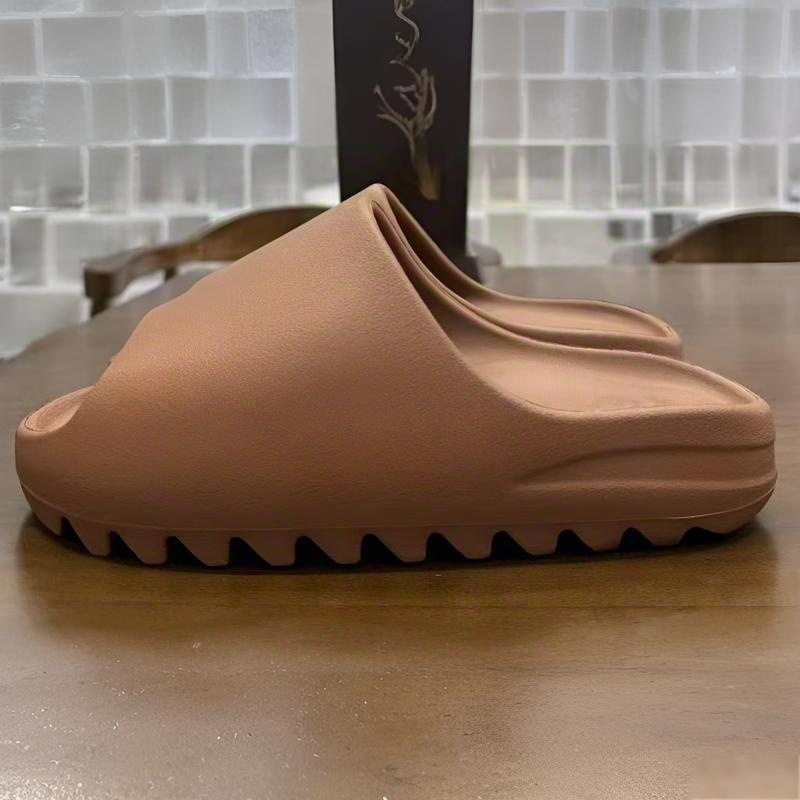 Fashionable Slippers for Men and Women, You Need to Be One to 1.5 Sizes Larger When Purchasing