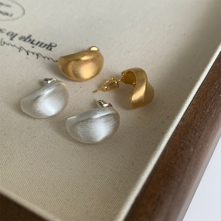 High-grade brushed metal stud earrings female niche design personality simple all-match temperament retro fashion earrings earrings earrings