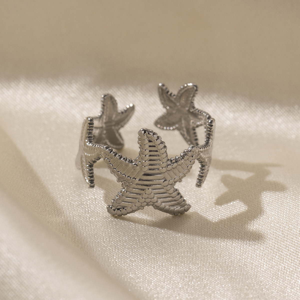 Anillo de acero de titanio al por mayor transfronterizo de Tena, lujo ligero, estrella de mar de nicho, sirena, soporte de acero inoxidable, joyería de mano de estilo europeo y americano