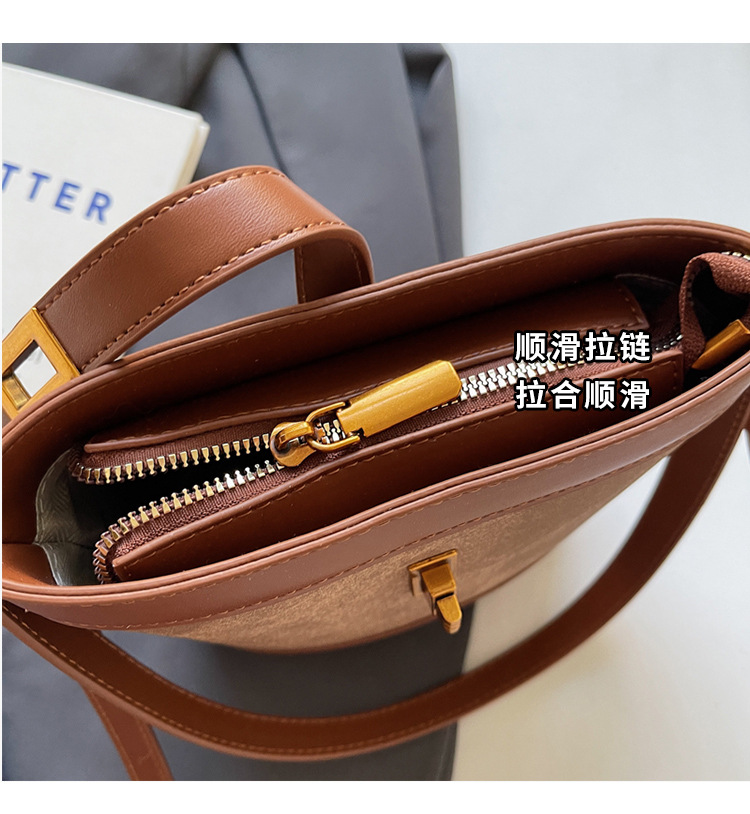 2024 New Korean-style trendy single-shoulder bag, niche design, underarm bag, fashionable and casual bucket bag, crossbody women's bag Item Picture