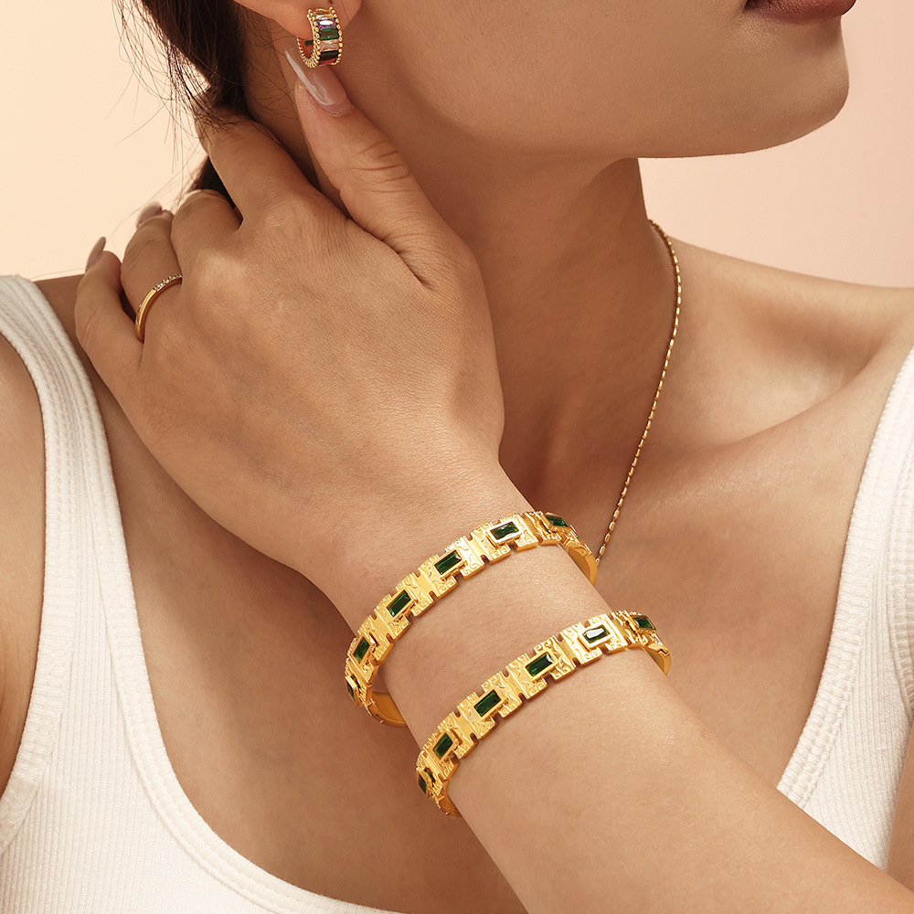 Smaragdgrünes Armband aus Titanstahl mit Retro-Charme, hochwertiger Optik, vielseitigem und einzigartigem Design, farbechtem Schmuck für Damen_voghion.com