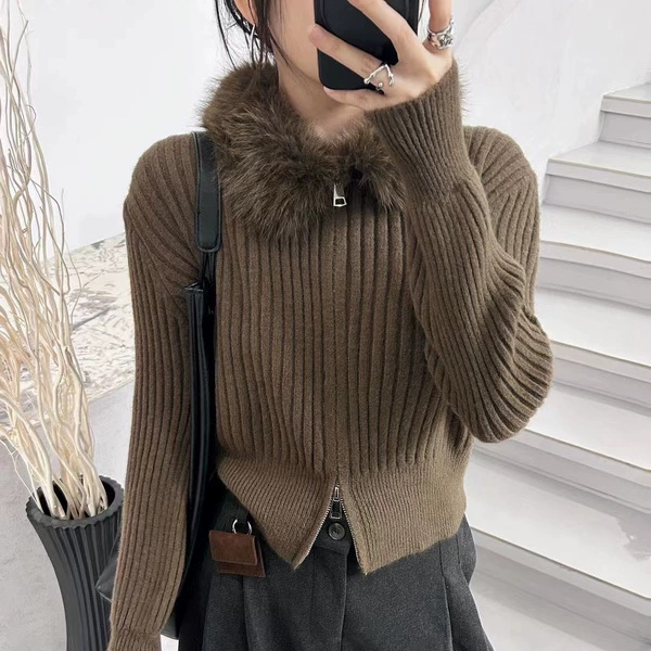 2025 new style, elegant and flattering sweater, Korean-style, perfect for best friends, with a faux fur collar and a double-zipper design 2025 new style, elegant and flattering sweater, Korean-style, perfect for best friends, with a faux fur collar and a double-zipper design