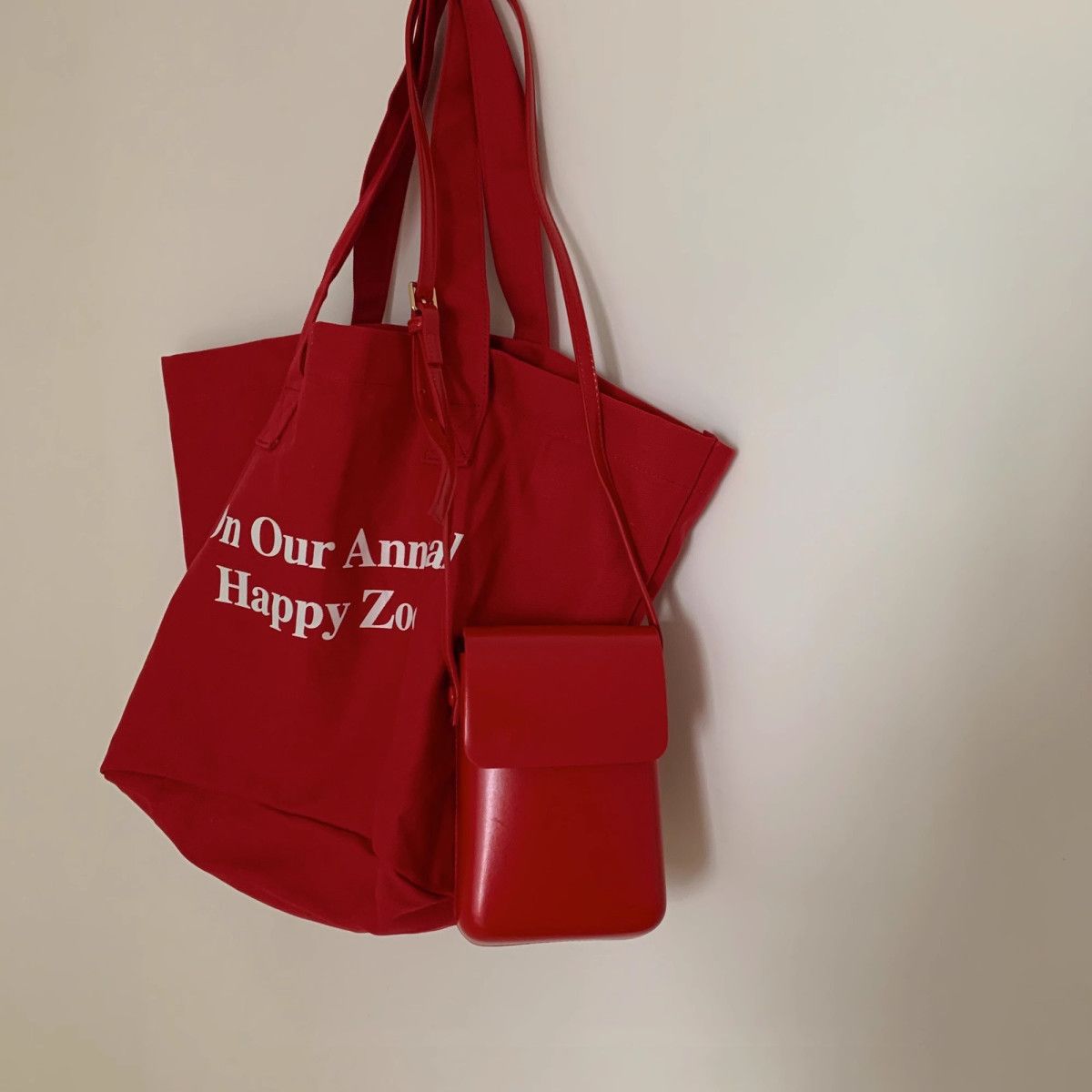 Red personalized casual tote bag, niche letter single-shoulder bag, mommy bag, retro large-capacity commuting canvas bag undefined