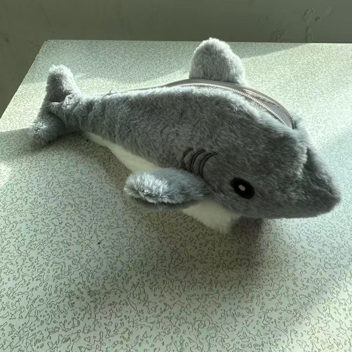 Cartoon Shark Plush Animal Pencil Case, Cute and Soft Healing Doll, Large Capacity Pencil Case, Student Stationery Storage Bag