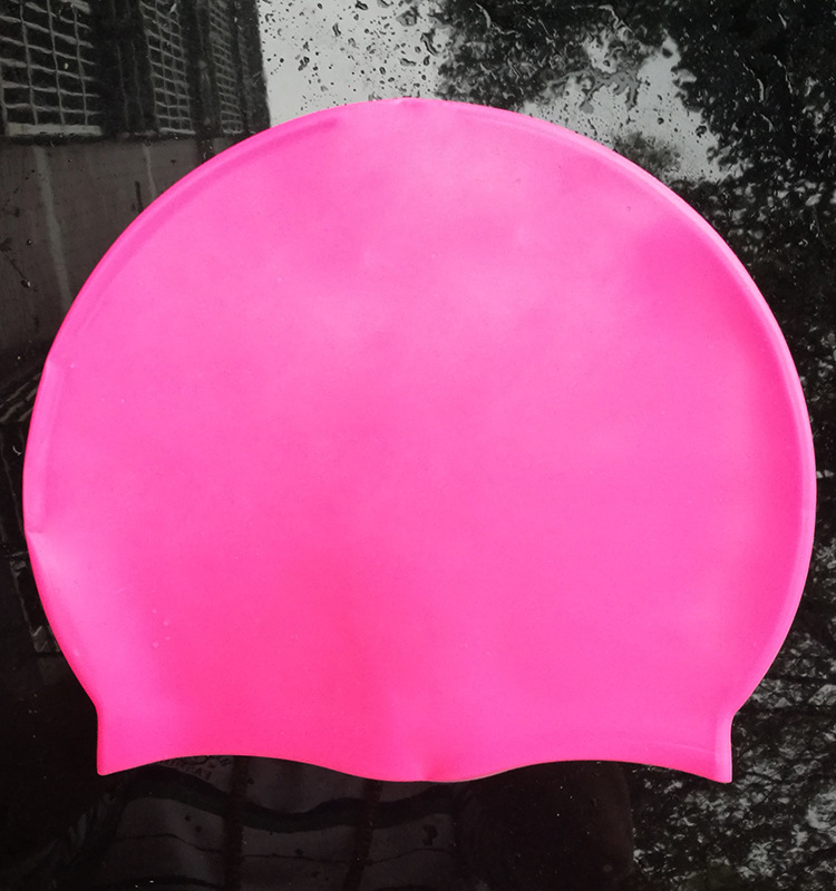 Venta al por mayor de fábrica de alta silicona elástica impermeable gorro de natación hombres y mujeres de silicona colorida protección del oído gorro de natación adulto al por mayor