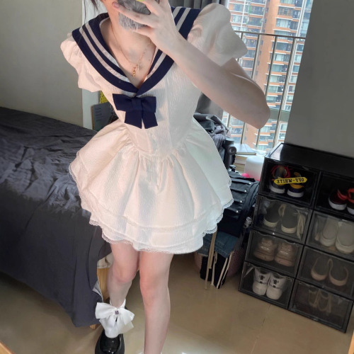 The fleeing princess, navy officer, petite girl, spicy dress with three layers of lace floral hem, pure desire, sweet, fluffy skirt