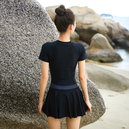 Stitch Color Block One-Piece Swimsuit for Women 2024 Fashion Viral Dress Style Conservative Student Style Belly Covering Slimming Sunscreen Swimsuit