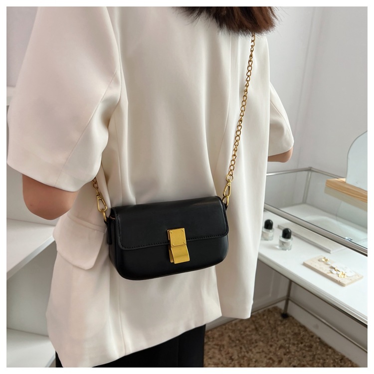 Fashion Simple Texture Chain Shoulder Crossbody Small Square Bag display picture 4