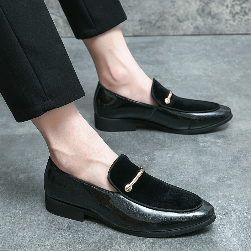 Cross-border tallas grandes zapatos de música para hombres talla 46 nuevos zapatos de cuero de primavera y otoño zapatos de guisantes zapatos de hombre europeos y americanos zapatos de cuero casuales de charol
