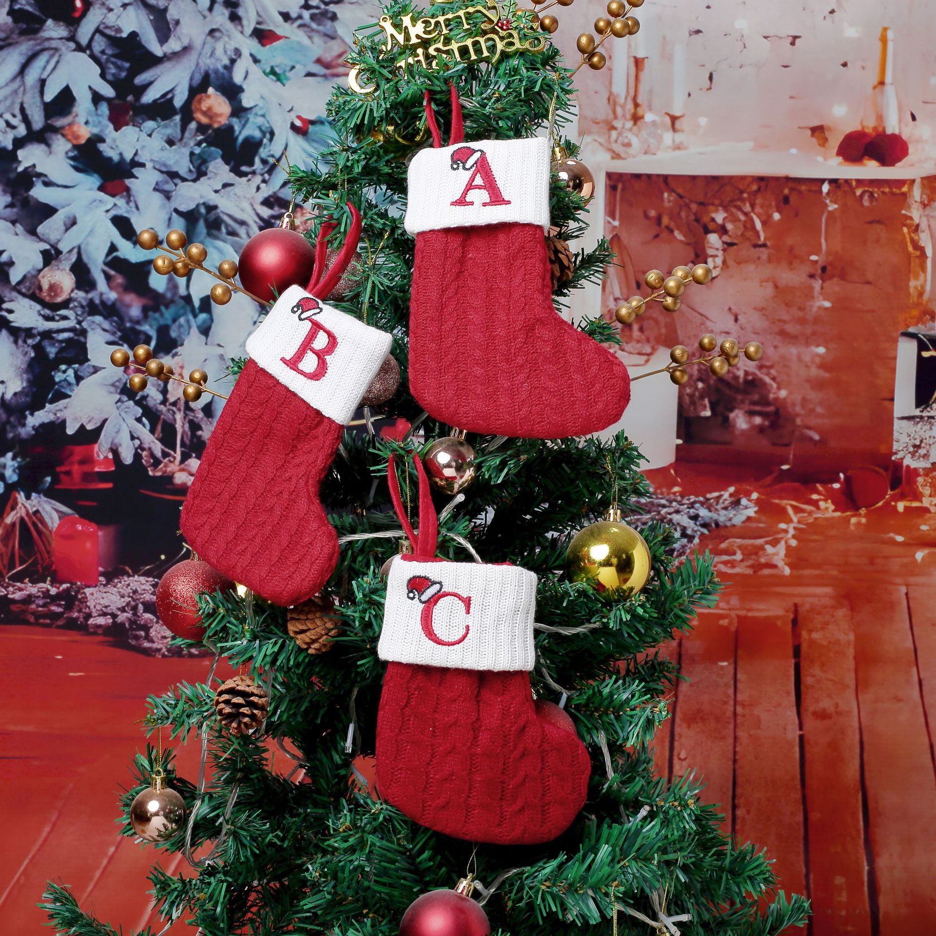 Nuevos artículos de decoración de Navidad transfronterizos Calcetines de Navidad de punto rojo Colgante de árbol de Navidad Calcetines de letras de lana bordados