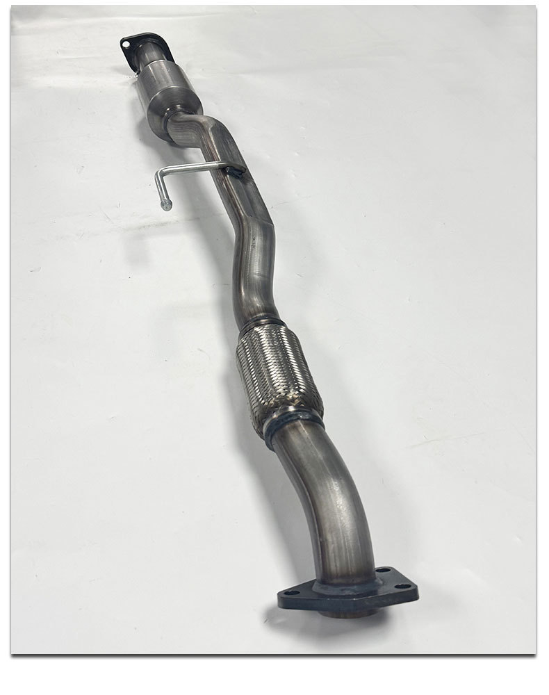 Suitable for Teana 2.5L Three-Way Catalytic Converter, the Middle Section of the Converter Is Highly Efficient and Meets Environmental Standards