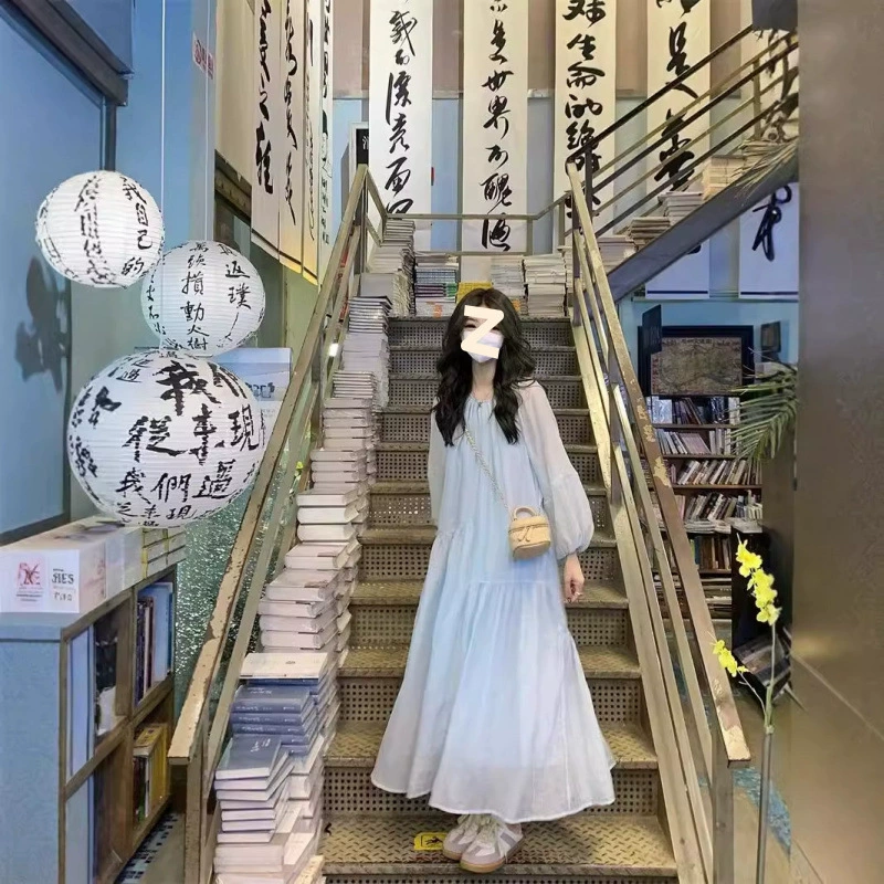 Осеннее нежное синее платье с длинными рукавами