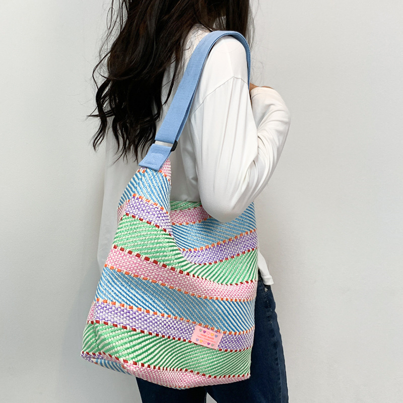Bolso tejido rojo rojo nuevo estilo de costura de rayas de color en contraste clase bolso de viaje bolso de hombro cruzado bolso de paja