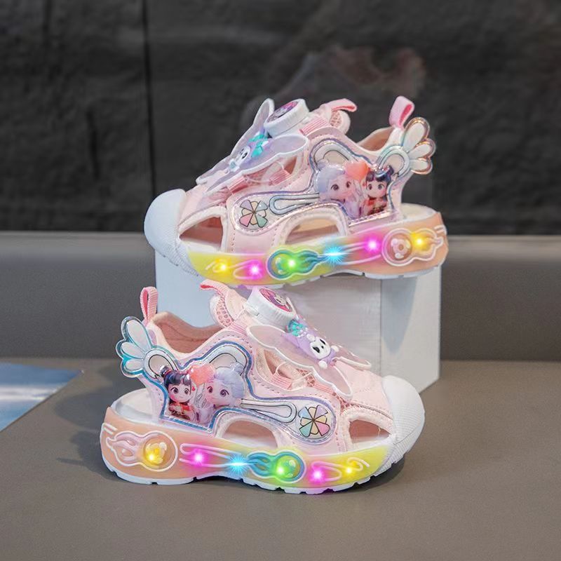 2026 Summer New Girls' Closed-Toe Sandals Children's Campus Casual Cartoon Button Light-Up Shoes Girls' Beach Shoes