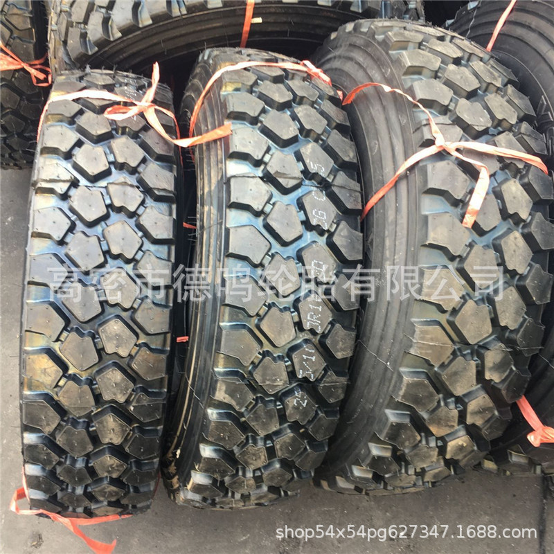 Nanjing Iveco NJ2046 coche patrulla neumático de apoyo Mar Amarillo 255/100R16 neumático todoterreno image 3