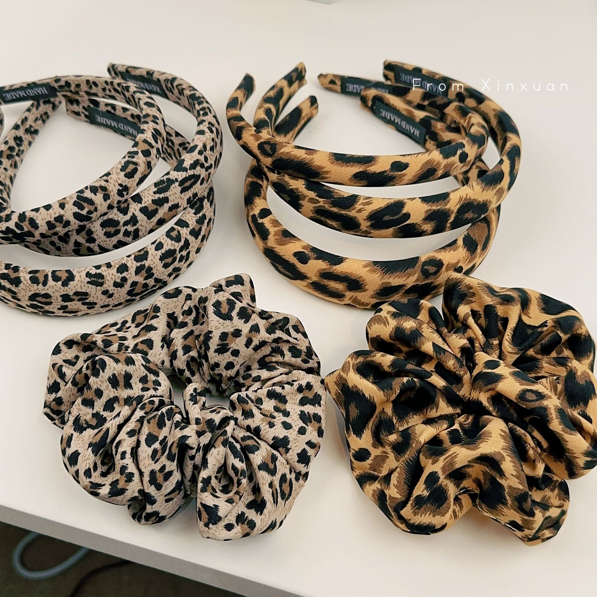 Bandeau imprimé léopard et chouchou pour coiffures élégantes_voghion.com