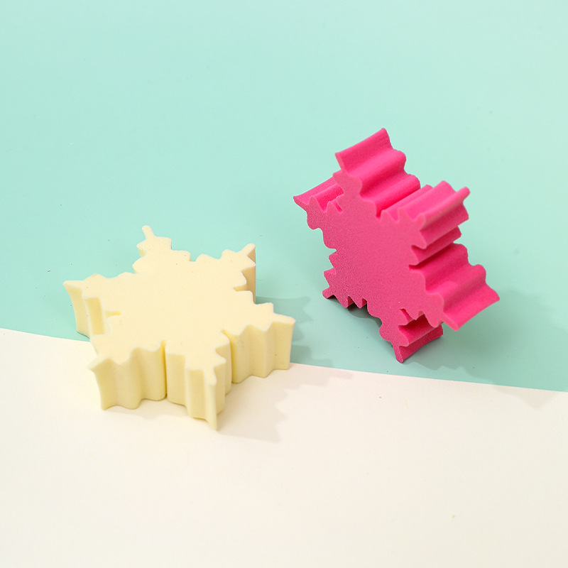 Fábrica personalizada copo de nieve plano soplo transfronterizo sin látex esponja de maquillaje cojín de aire huevo de belleza seco y húmedo al por mayor