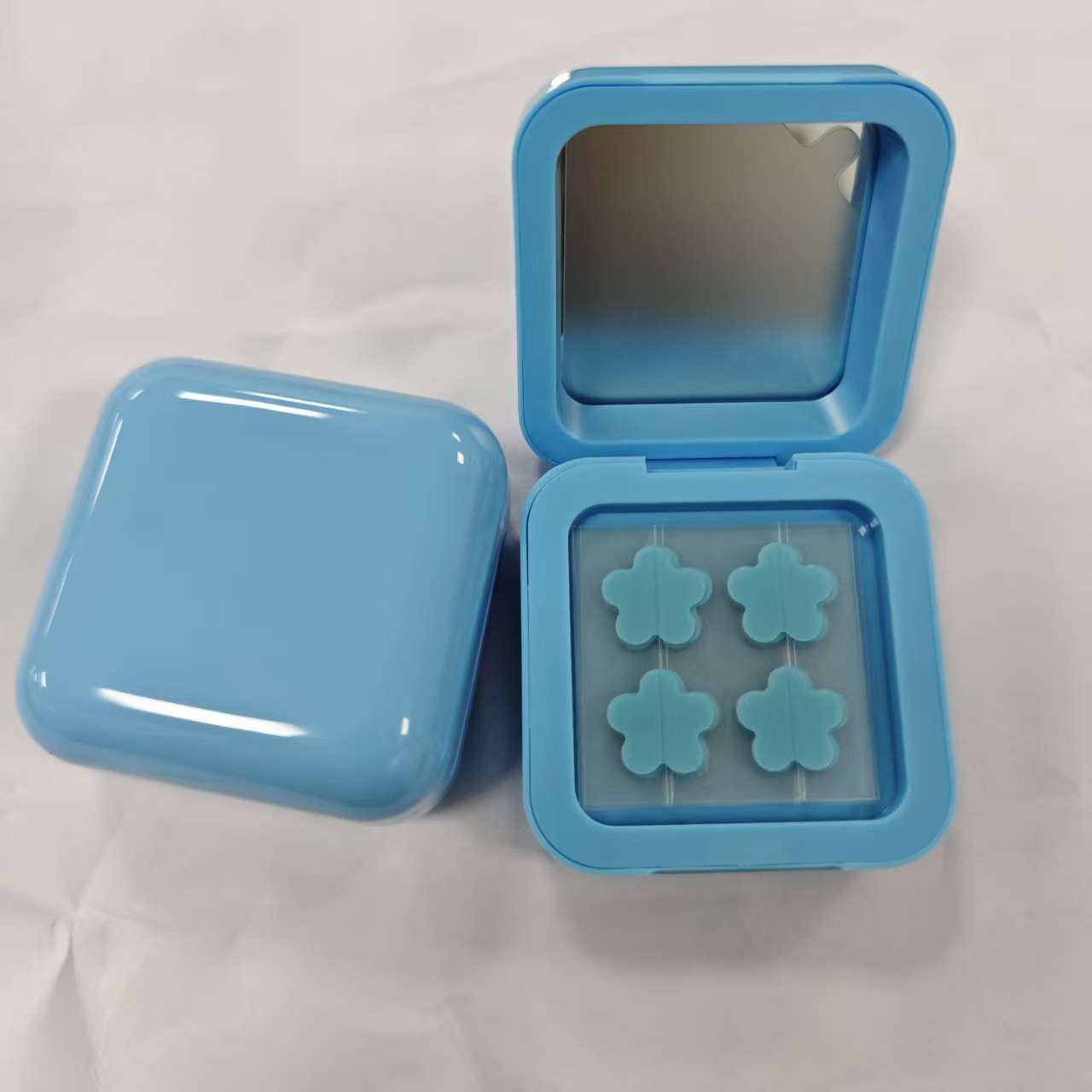 단색 거울 상자 + 꽃 모양의 PE 여드름 패치 32개