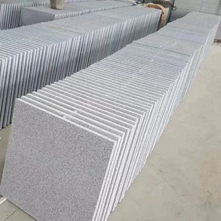 天然花岗岩火烧板石材黄金麻荔枝面芝麻白路沿石园林芝麻灰地铺石