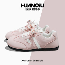 环球可爱粉色软底德训鞋女2025夏季新款小众chic百搭轻便休闲板鞋