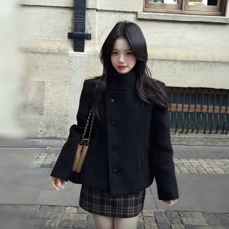 Black, high-end wool coat for women, 2026 autumn/winter new collection, short wool coat in a Hepburn style, perfect for petite figures