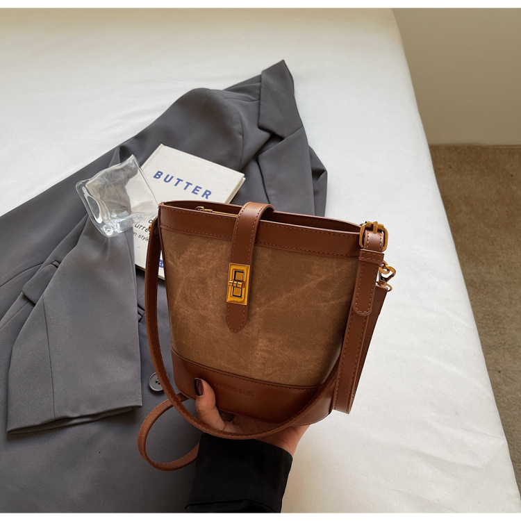 2024 New Korean-style trendy single-shoulder bag, niche design, underarm bag, fashionable and casual bucket bag, crossbody women's bag undefined